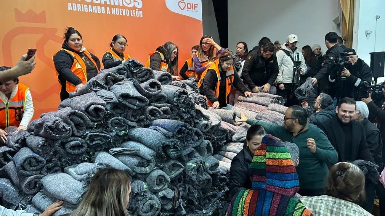 Entrega DIF estatal más de 2 mil cobijas en la Independencia