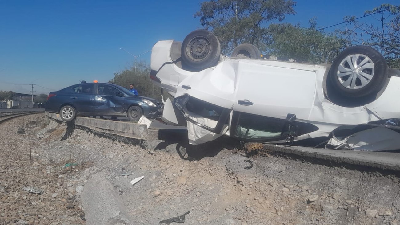 Volcadura tras choque deja persona lesionada en Guadalupe