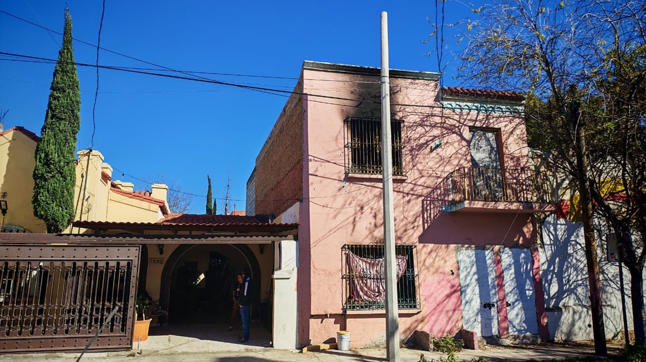 Incendio en casa abandonada deja un detenido en Monterrey
