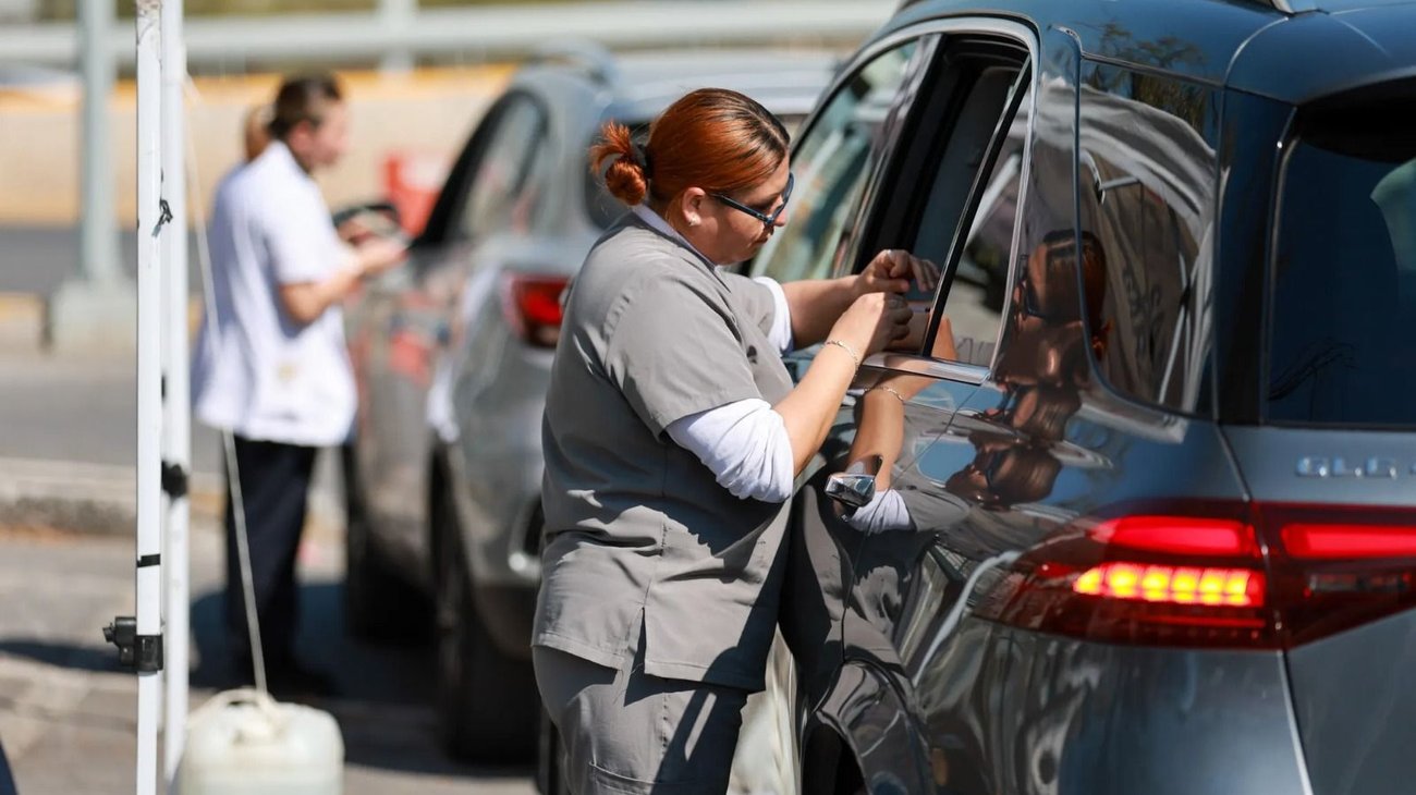 Habilitan en San Pedro drive thru para facilitar vacunación