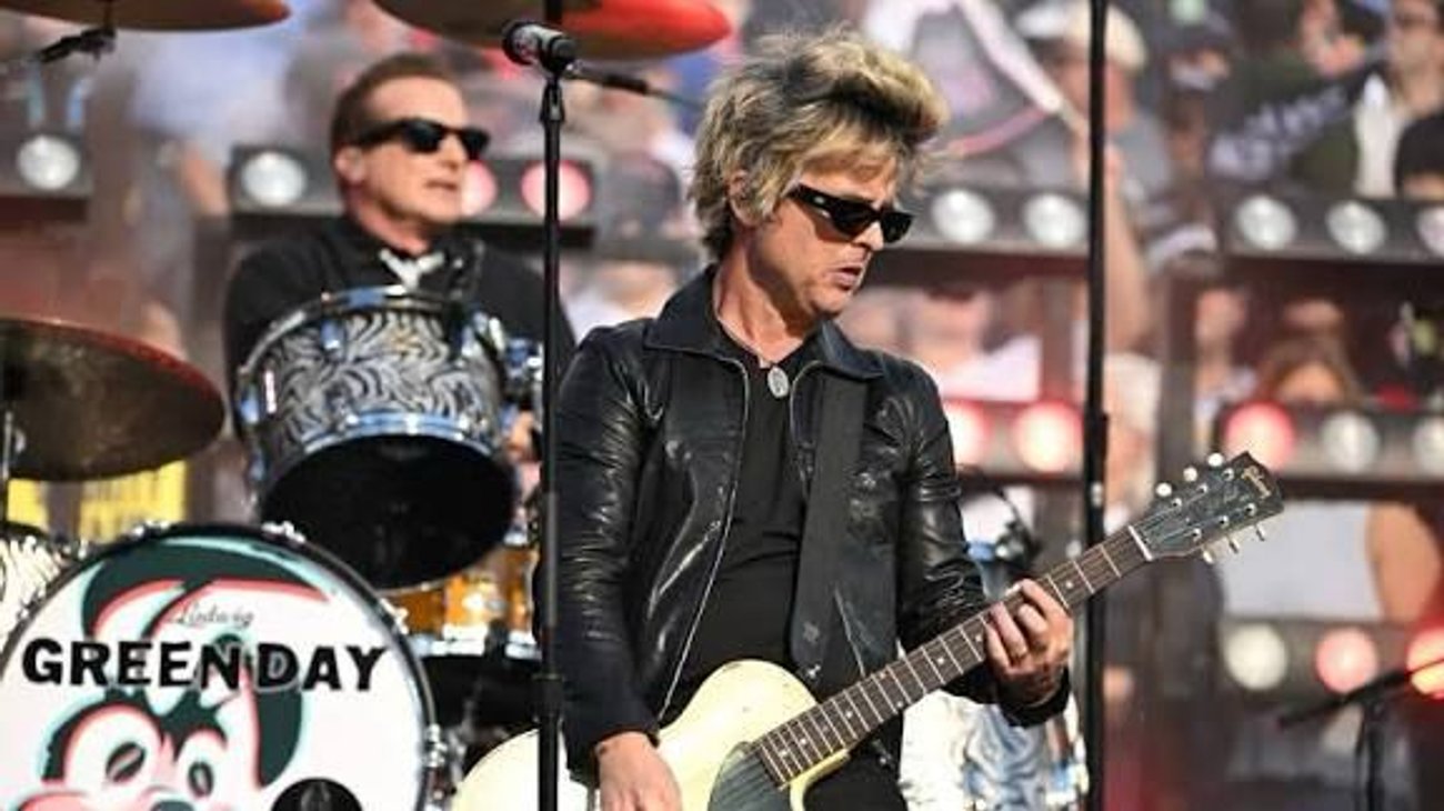 La banda norteamericana Green Day abre el Super Bowl LX