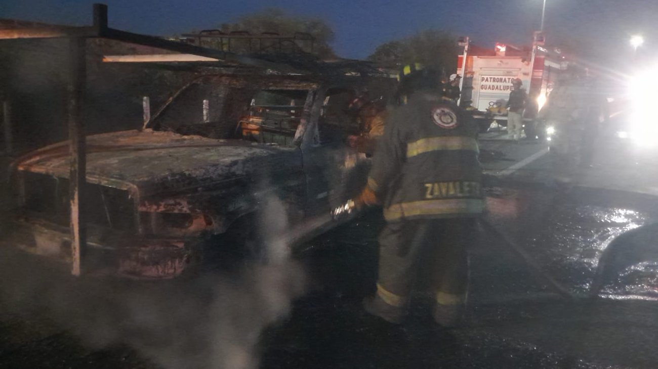 Se incendia camión de mudanza en autopista Reynosa, Guadalupe