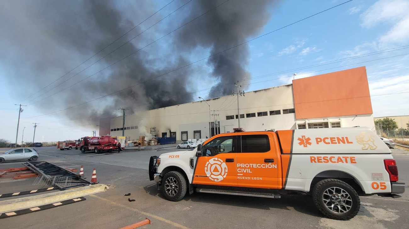 Se incendia fábrica en Escobedo y provoca movilización