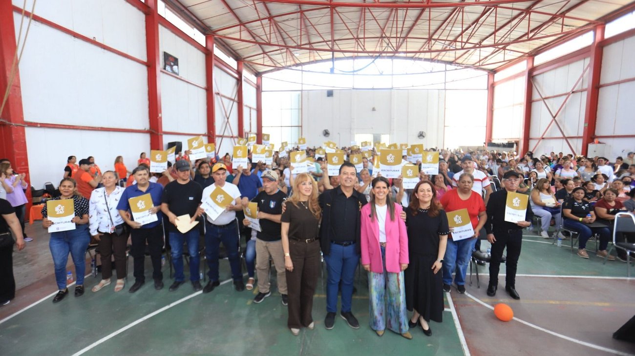 Entrega Nuevo León 15 mil escrituras y supera meta sexenal