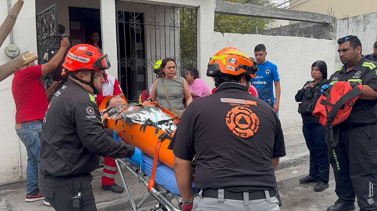 Se electrocuta joven por poste ladeado en Santa Catarina
