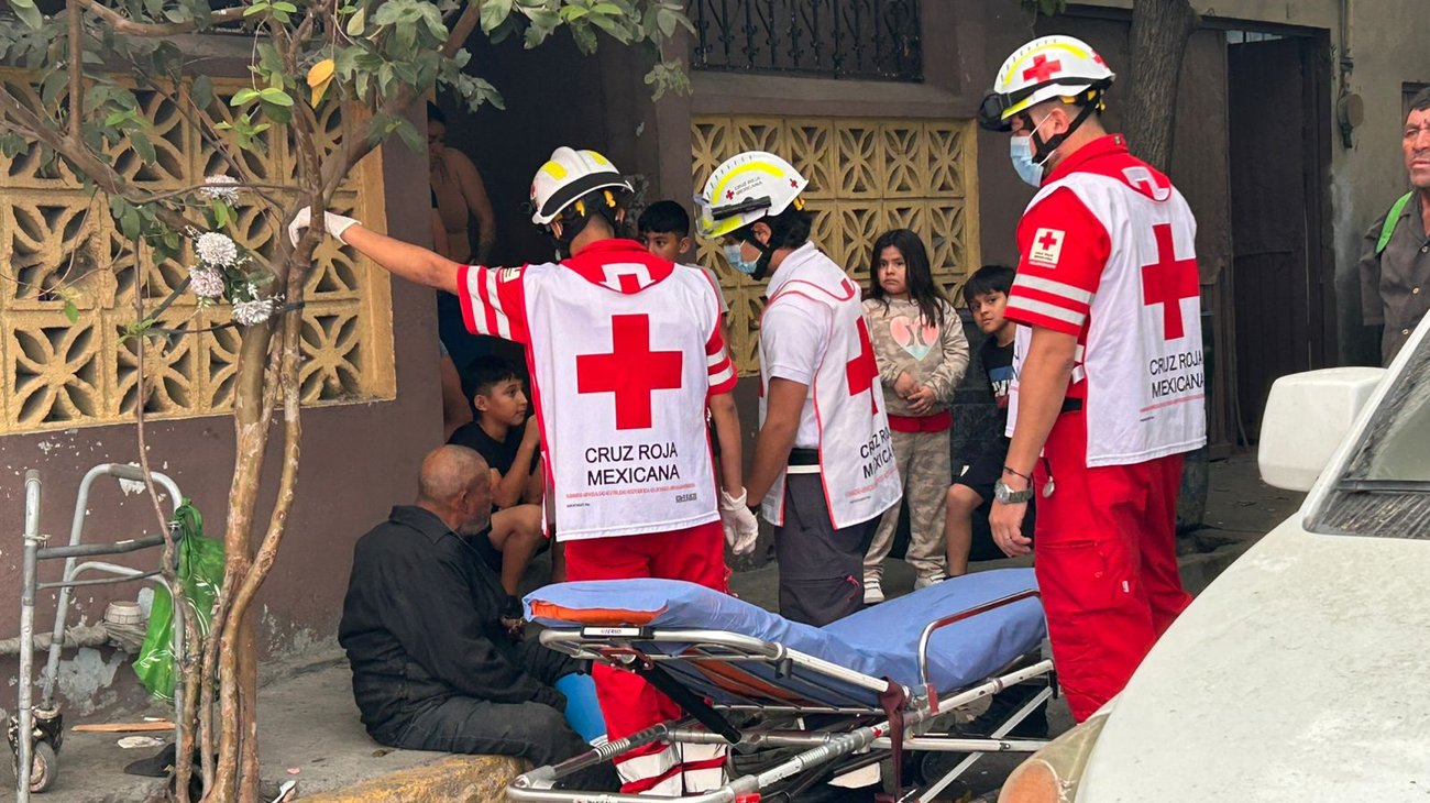 Atropellan a hombre y conductor huye del lugar en Monterrey