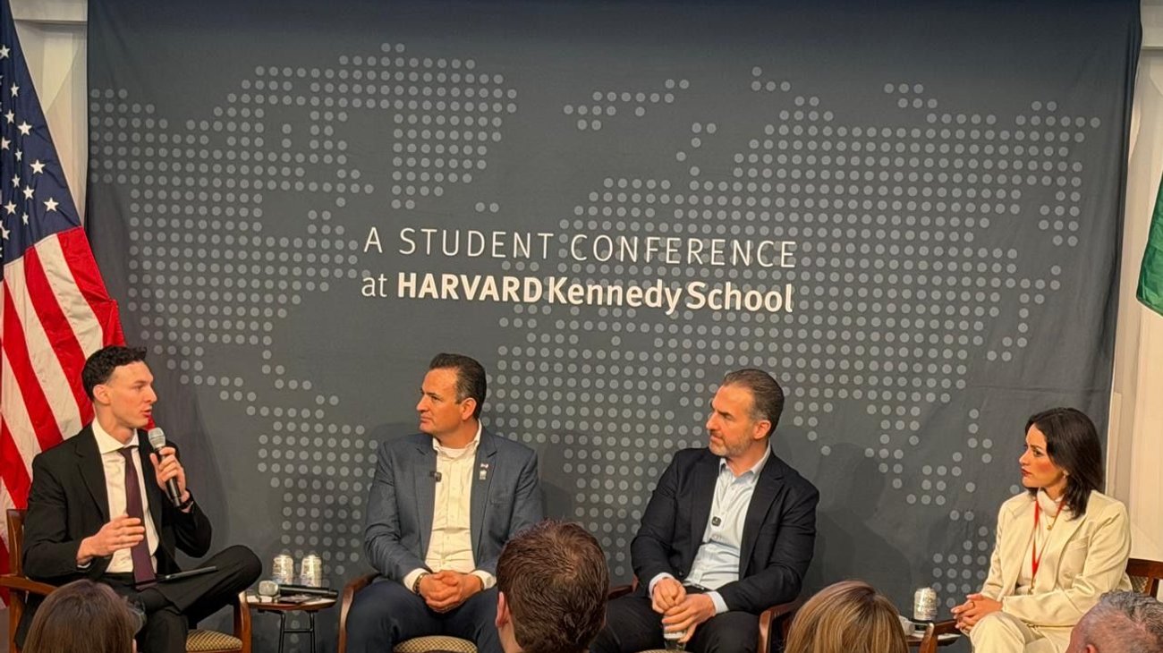 Adrián de la Garza participa en conferencia en Harvard