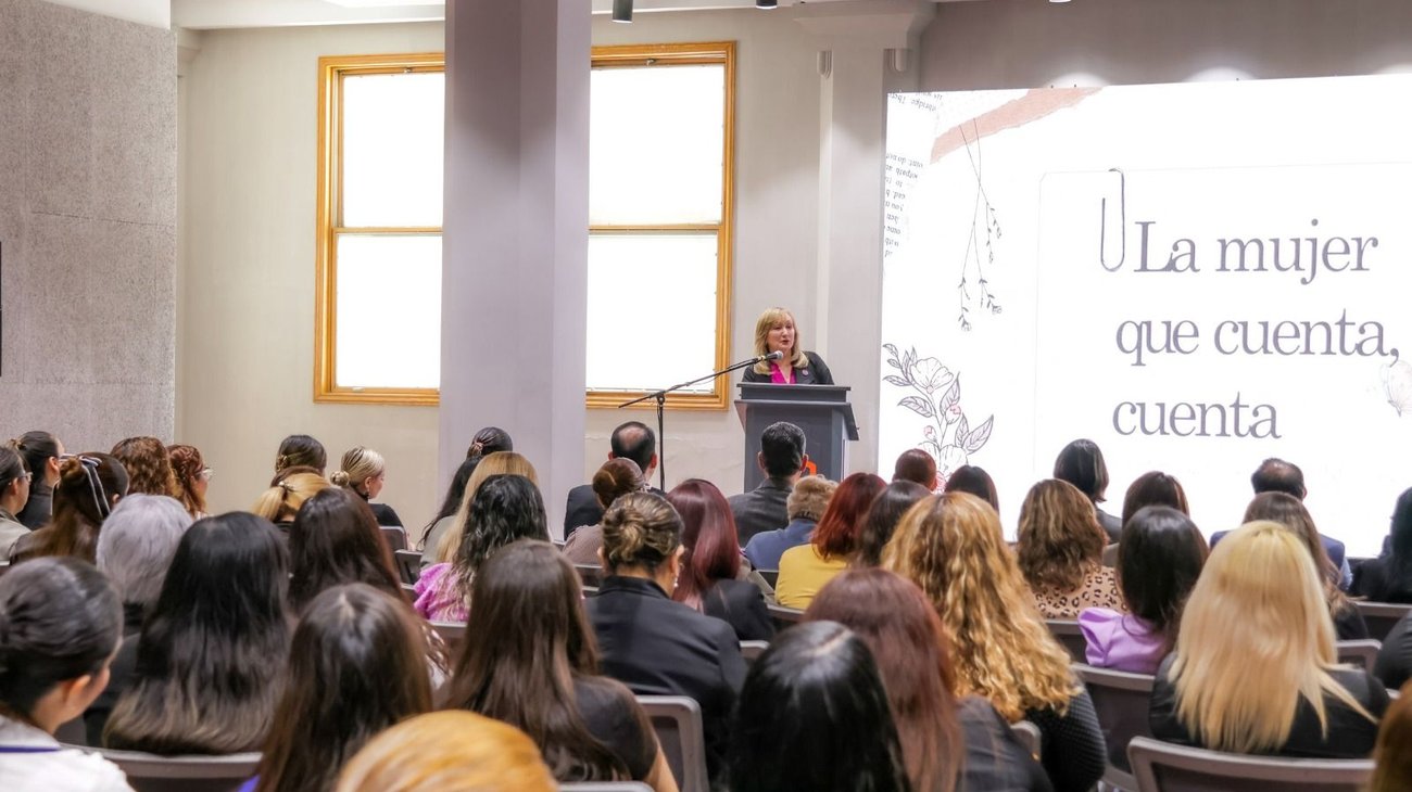 La escritora Sofía Segovia pide visualizar experiencias femeninas