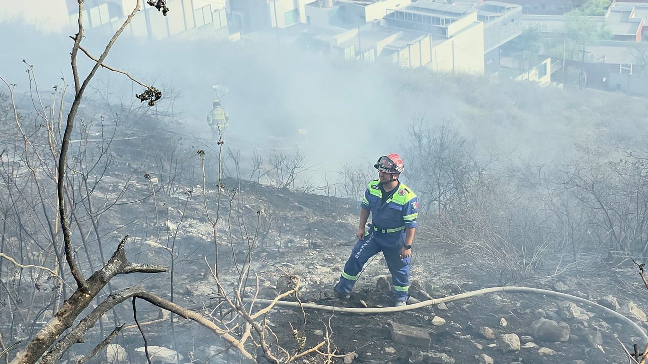 Incendio consume una hectárea en la Loma Larga