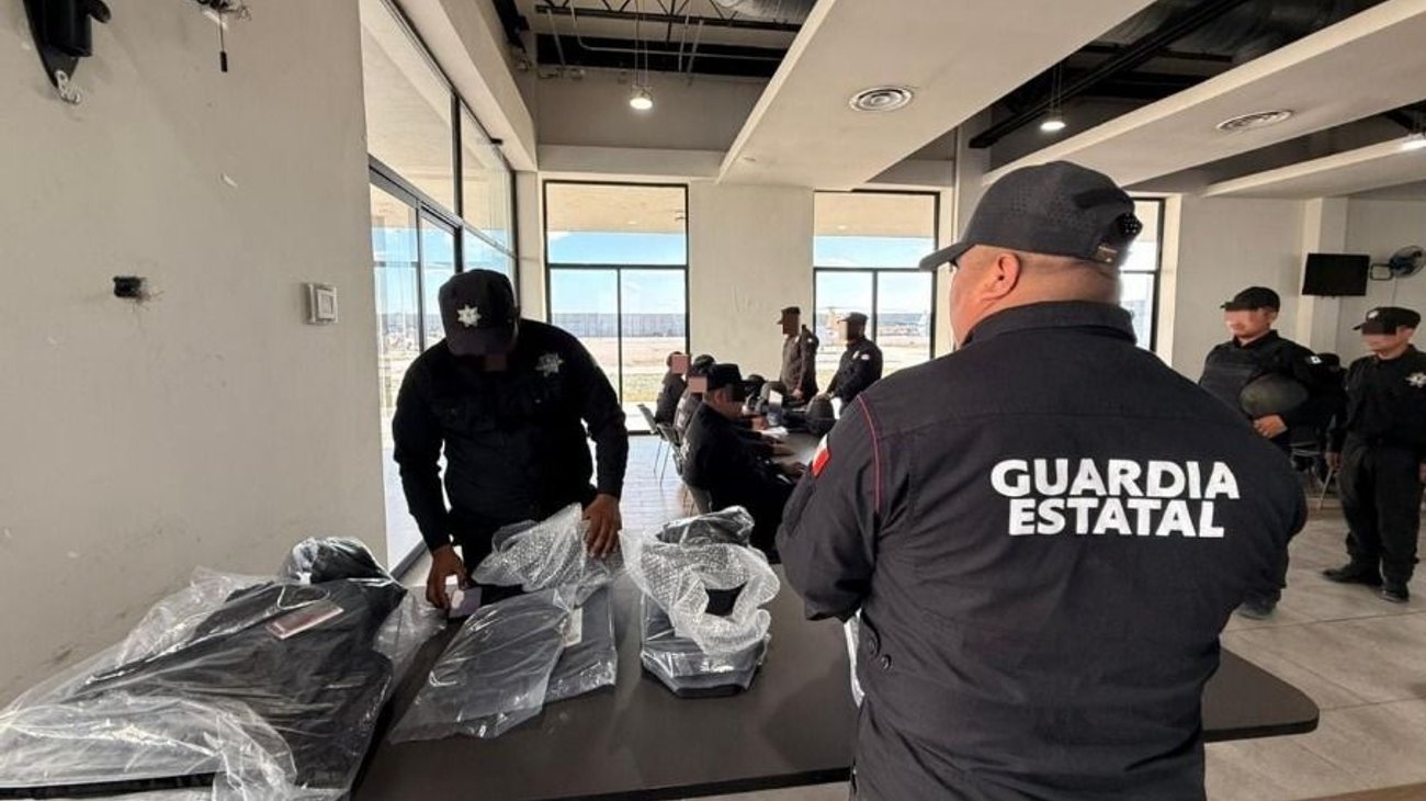 Seguridad entrega equipo táctico a la Guardia Estatal