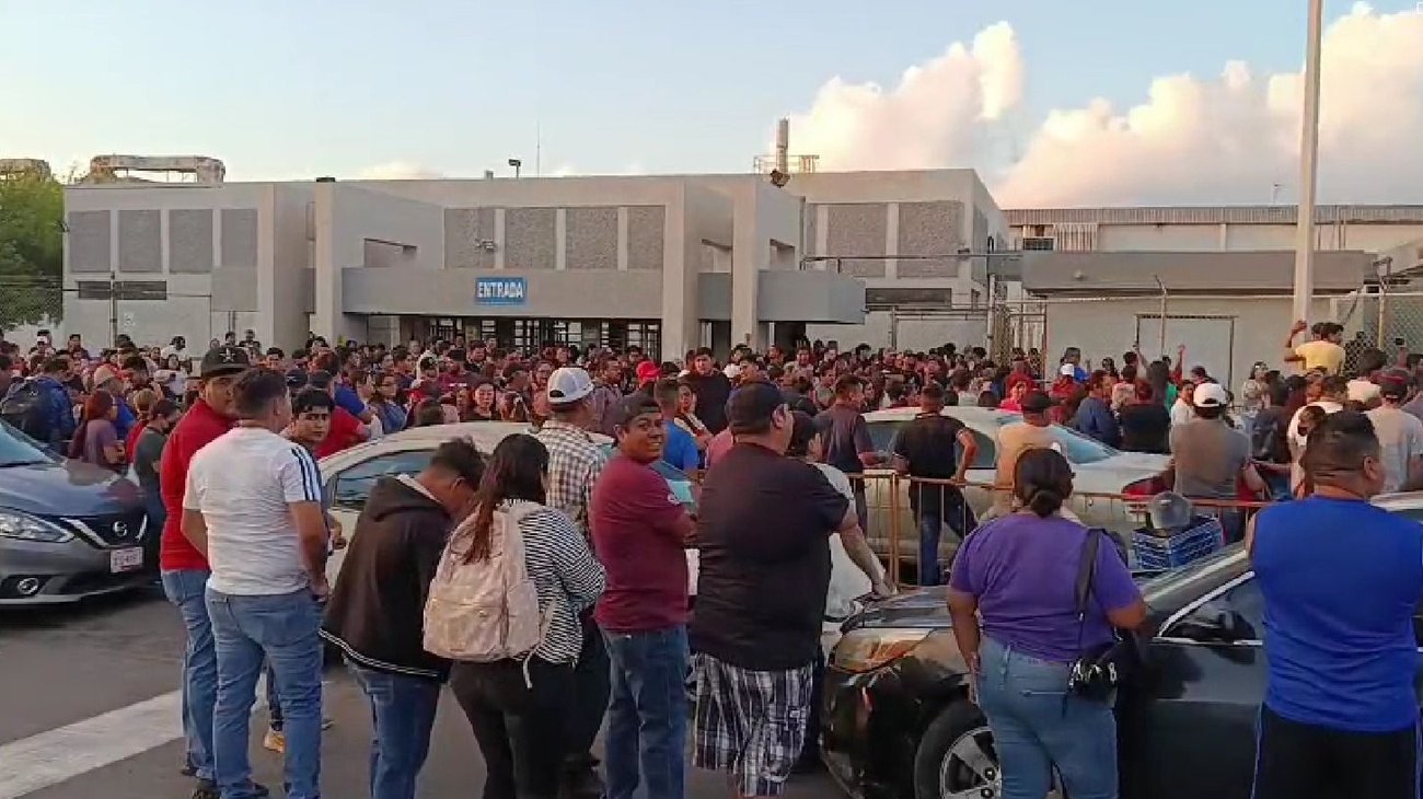 Trabajadores de Trico se manifiestan ante presunto cierre 