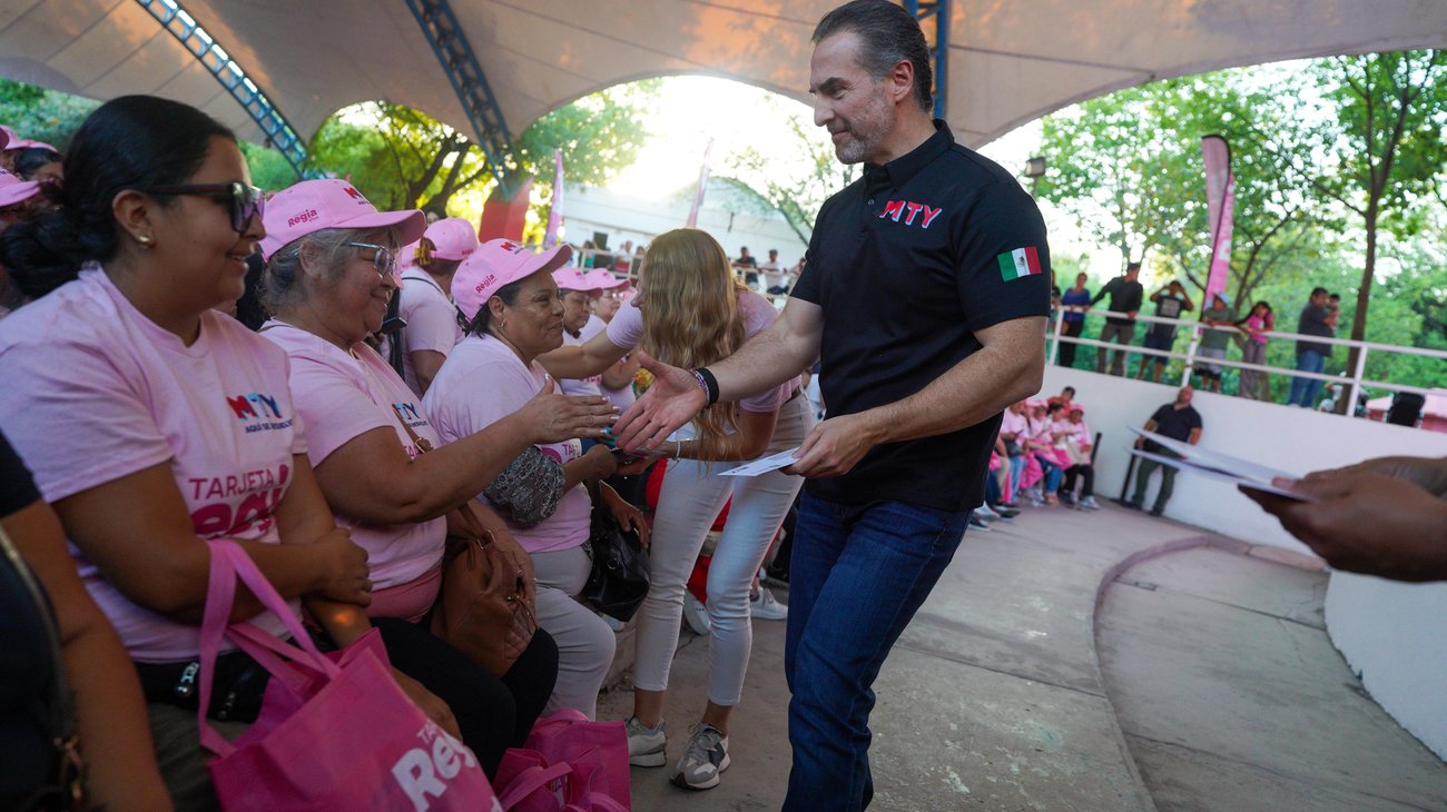 Suma Adrián de la Garza 20,000 apoyos para mujeres regias 