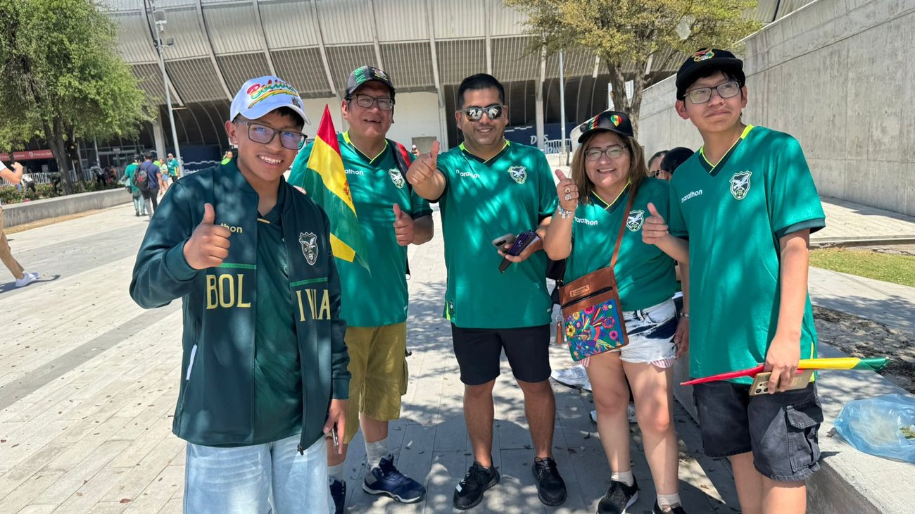 Bolivianos empiezan a llegar al Estadio Monterrey para la Repesca