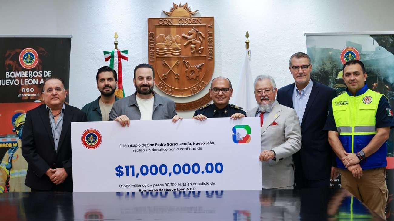 Dona San Pedro $11 millones de pesos a Bomberos Nuevo León