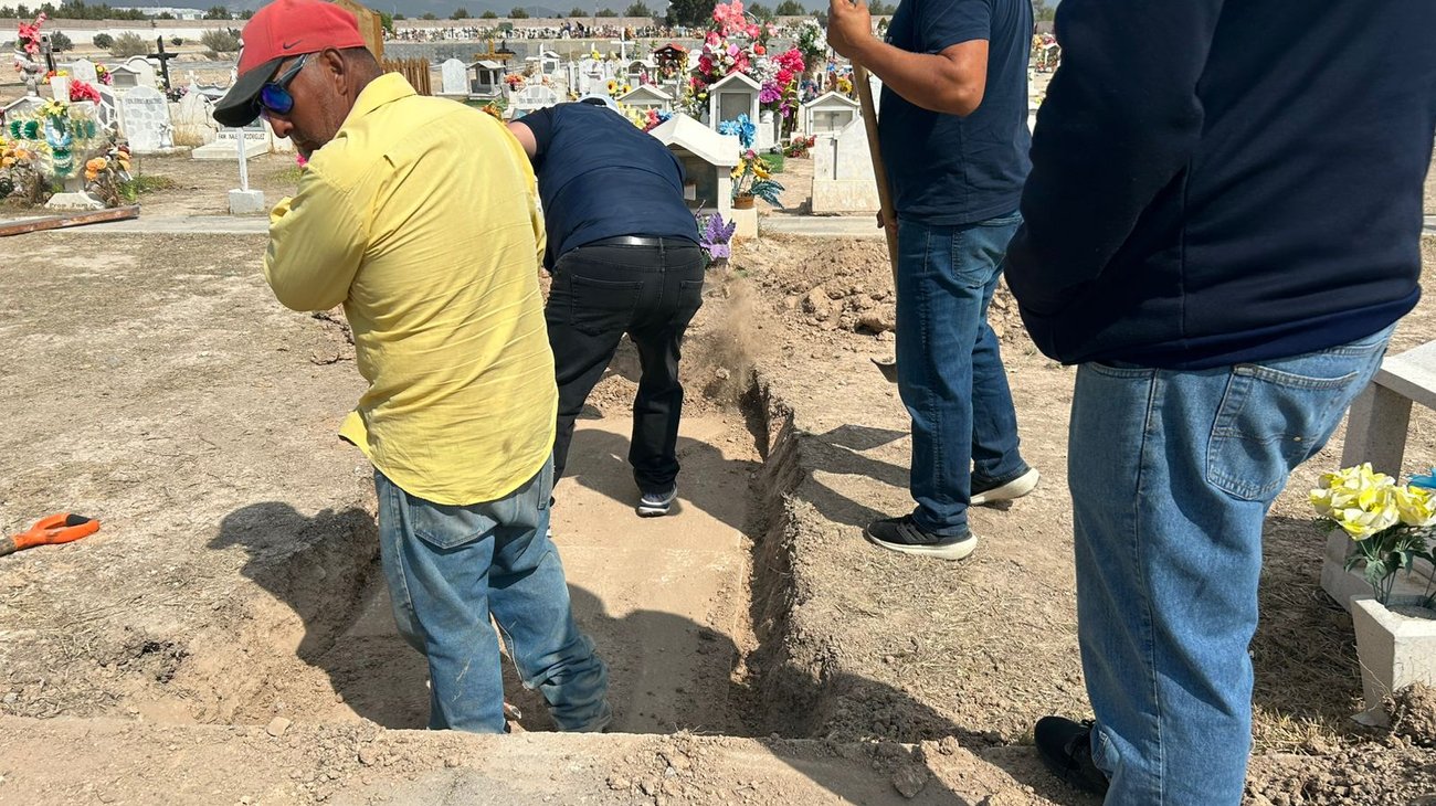 Denuncian fallas en servicio funerario en panteón