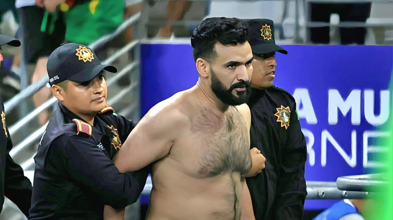 Liberan a iraquí que invadió el campo del Estadio Monterrey