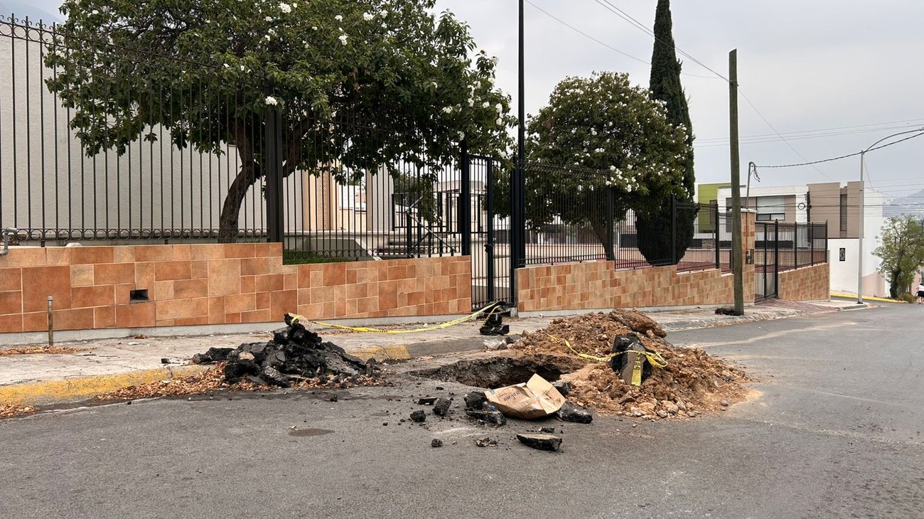 Vecinos denuncian obra inconclusa que obstruye vialidad 