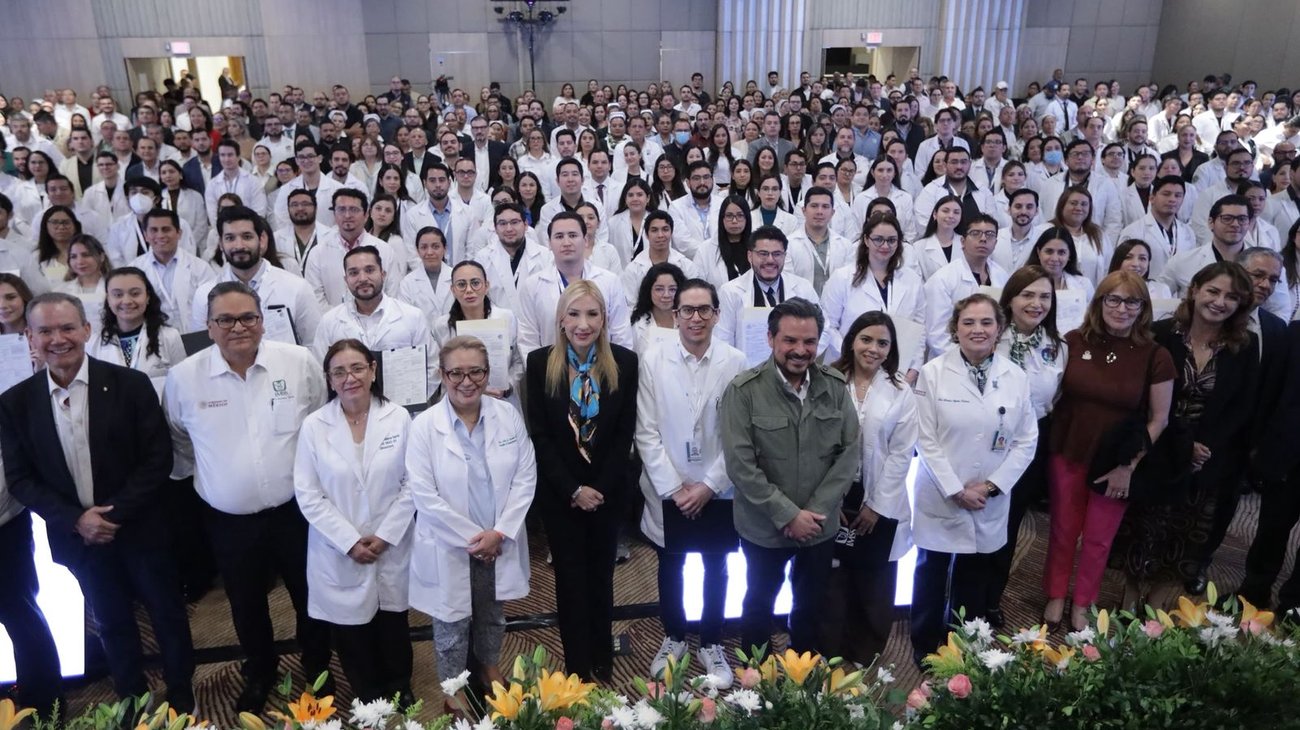 Suma IMSS NL a 400 especialistas más a su planta de atención