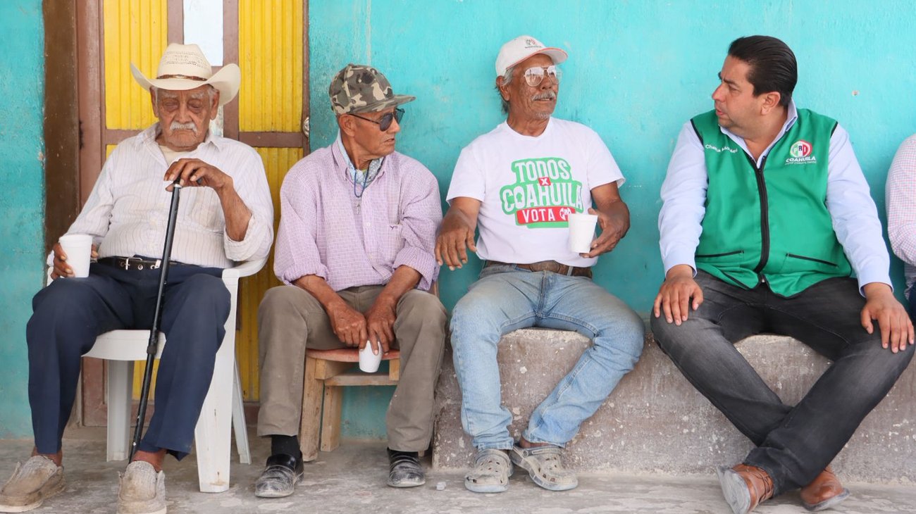 Chema Morales refuerza cercanía con comunidades rurales de Parras