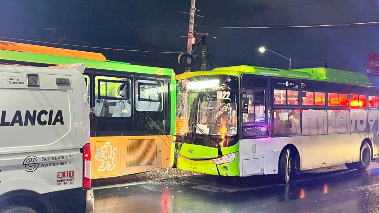 Choque entre rutas urbanas deja 5 lesionados en Santa Catarina