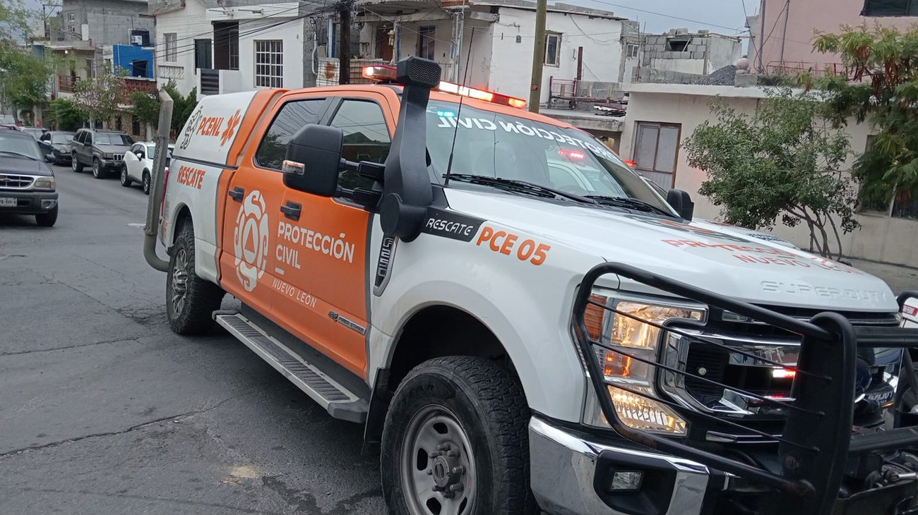 Incendio en camioneta moviliza a cuerpos de auxilio en San Pedro