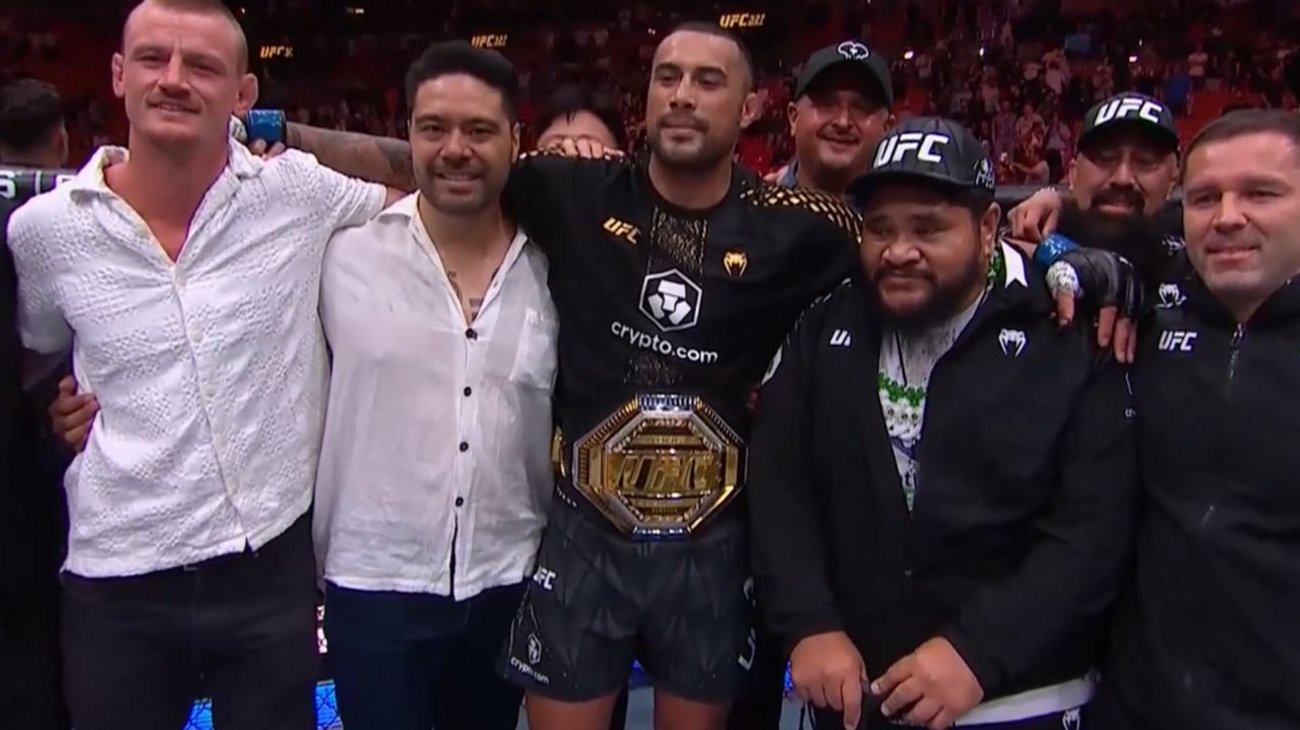 ¡De pelicula! Carlos Ulberg noquea lesionado a Jiří Procházka