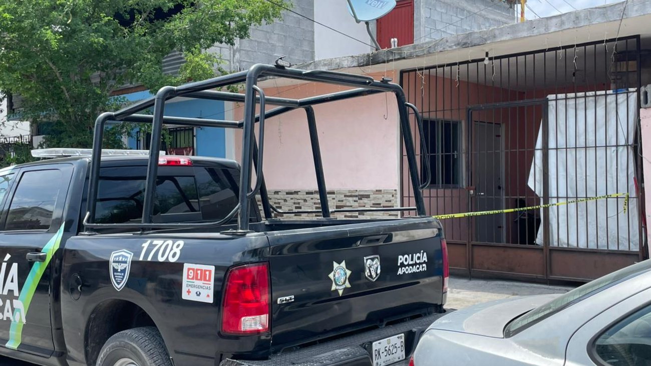 Madre encuentra muerta a hija en su casa en Apodaca 