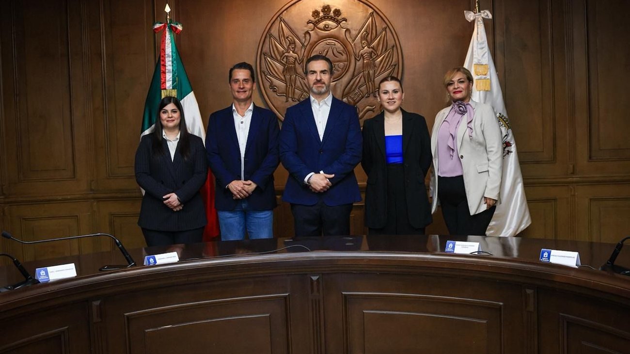 Reestructura de la Garza gabinete; reforzará enfoque humanista