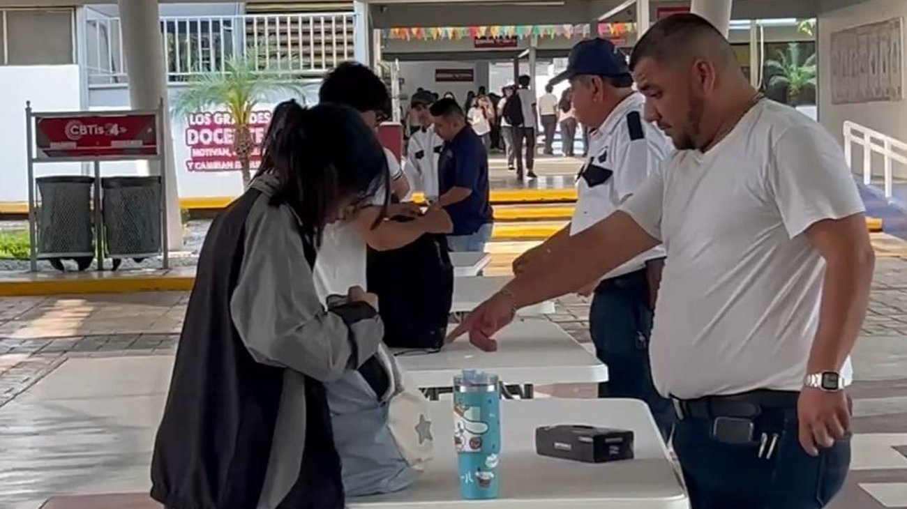 Realizan de manera sorpresiva 'Operativo Mochila' en CBTis 24