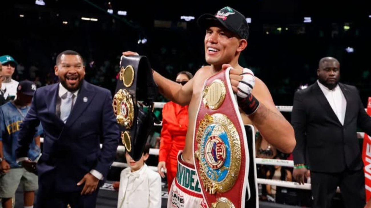 David Benavidez noquea al 'Zurdo' Ramírez y se corona campeón 