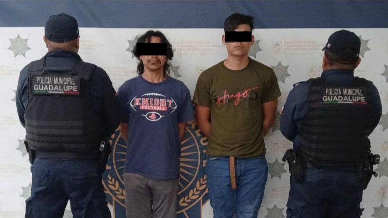 Arrestan a dos por robar moto con violencia en colonia Evolución