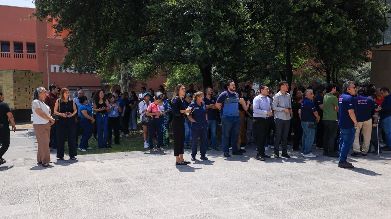 Realizan simulacro masivo en edificios de Monterrey