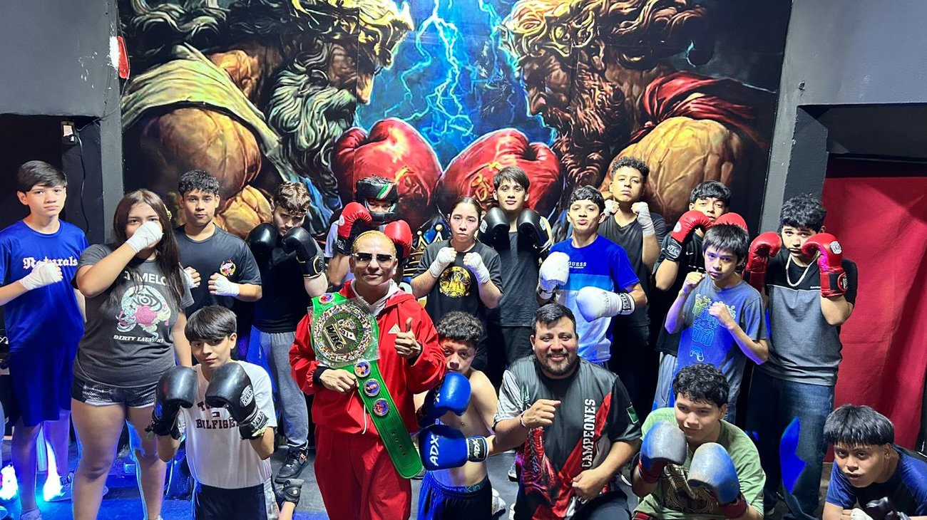 El cantante y boxeador Yuyuman inaugura escuela de box