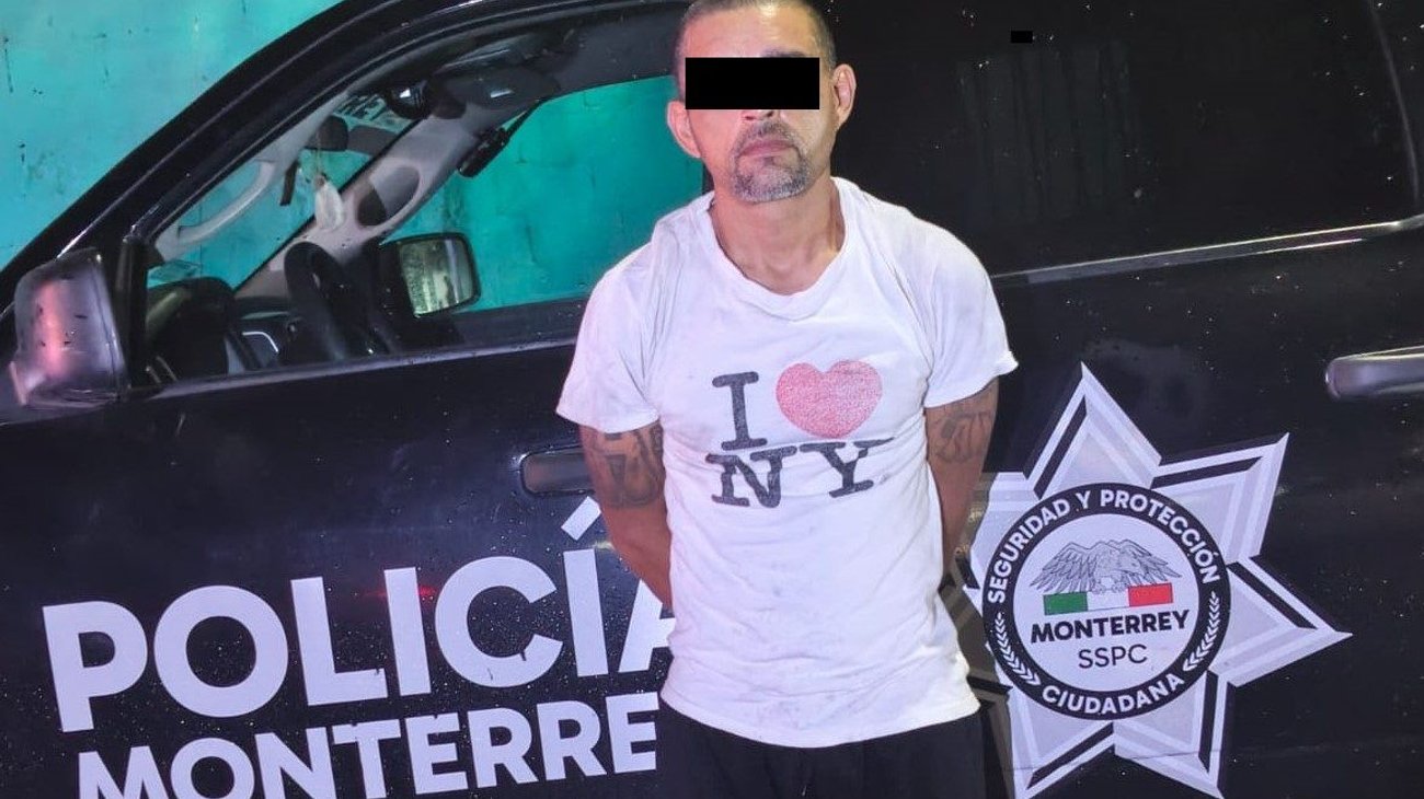 Derrapa repartidor y le quitan la moto mientras esperaba ayuda
