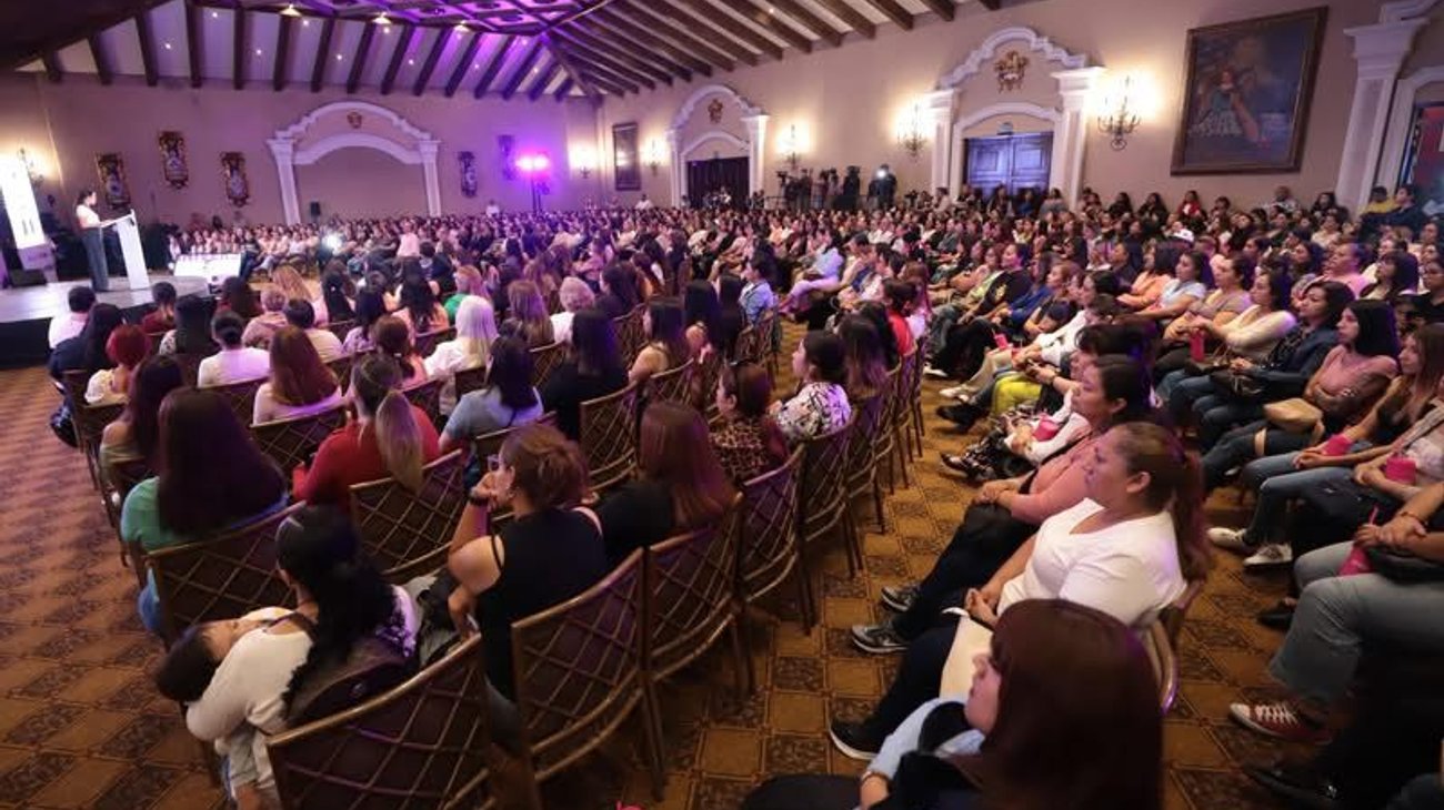 Más de 4,000 mujeres cursan universidad con beca Inspira Coahuila