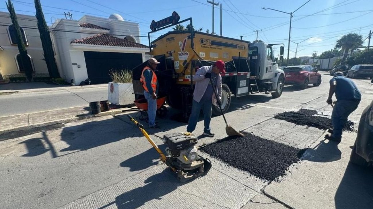 Ayuntamiento continúa con la rehabilitación de calles en Victoria