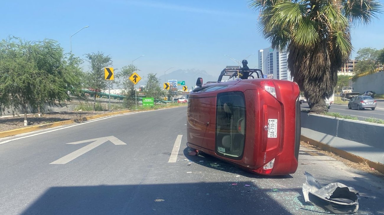 Volcadura termina con mujer lesionada en Guadalupe