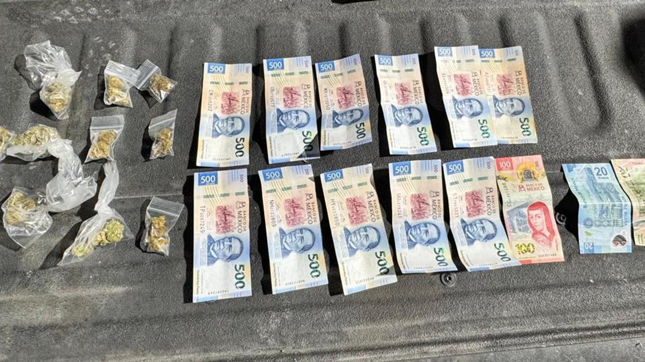 Detienen a hombre con droga y efectivo en el Centro de Monterrey
