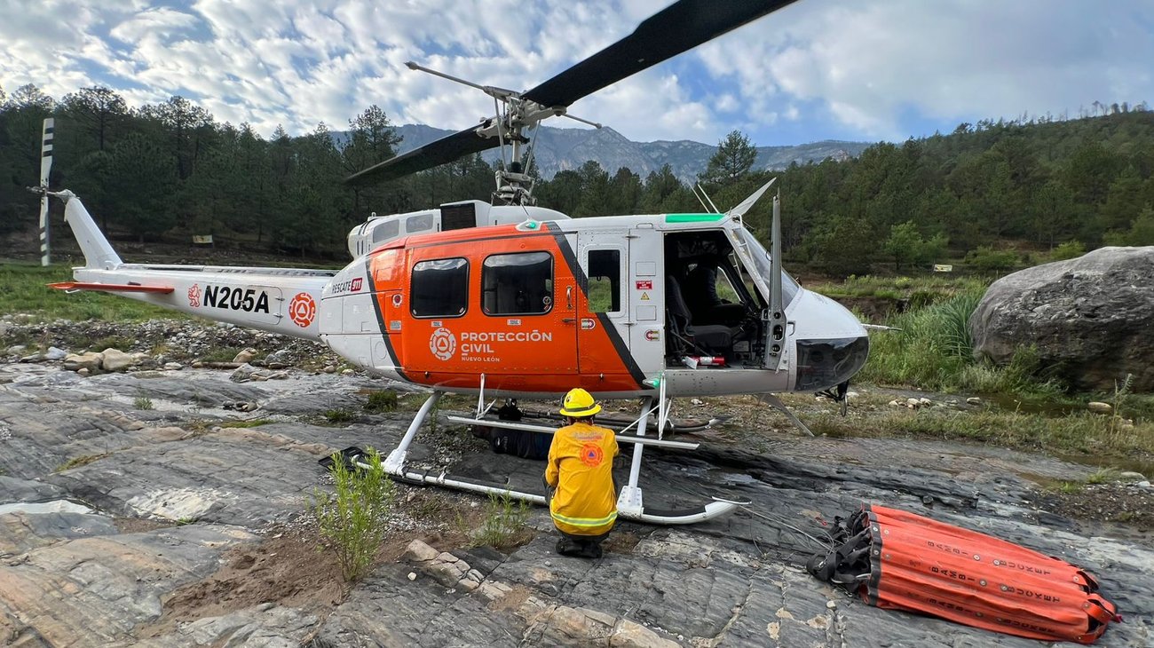 Tormenta provoca incendio forestal en la Sierra de Santiago