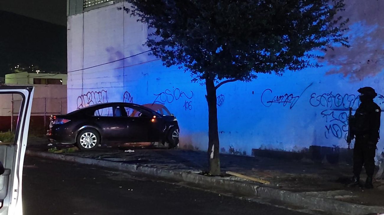 Balean a hombre mientras conducía y termina chocando