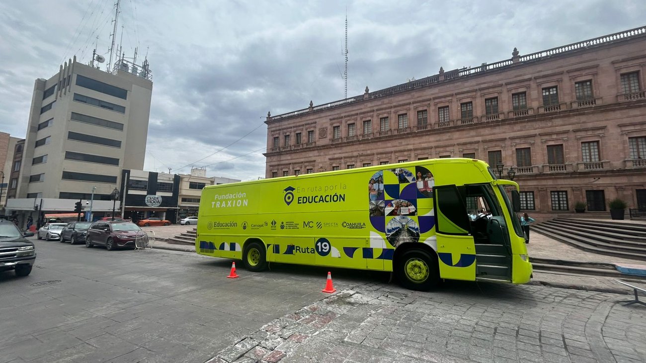 Llega a Coahuila primera aula móvil para educación de adultos