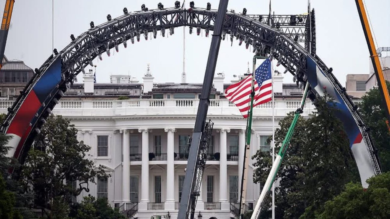 Inicia construcción sobre la Casa Blanca para evento de la UFC