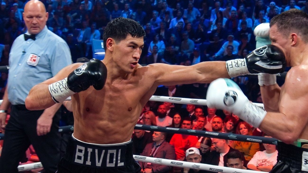 Dmitry Bivol retiene cinturones con victoria ante Michael Eifert