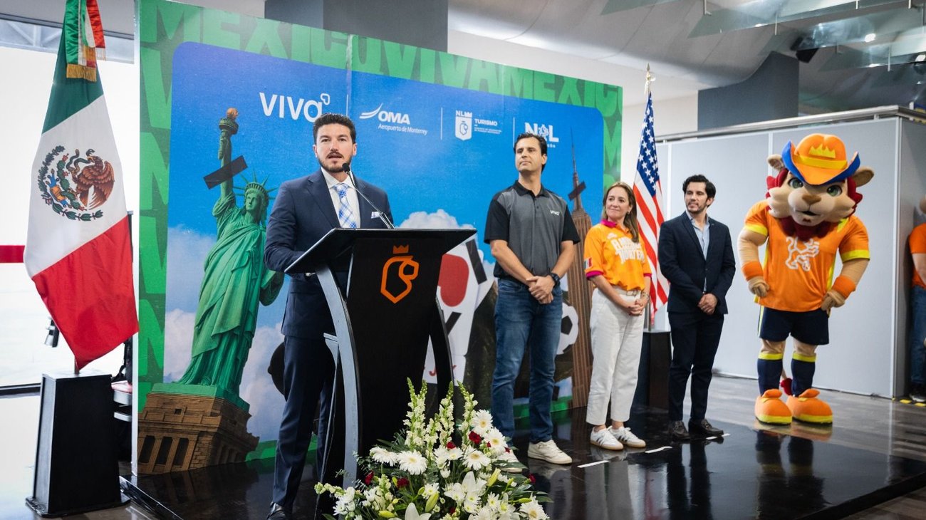 Inaugura Samuel García vuelo directo Monterrey-Nueva York (JFK)
