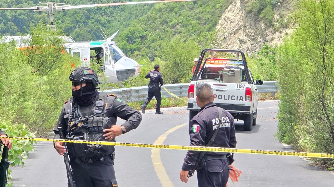Localizan vehículo y a mujer sin vida en carretera Montemorelos