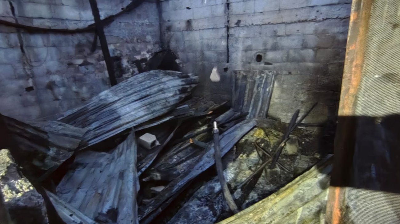 Se incendia casa en Escobedo; hombre sufre quemaduras