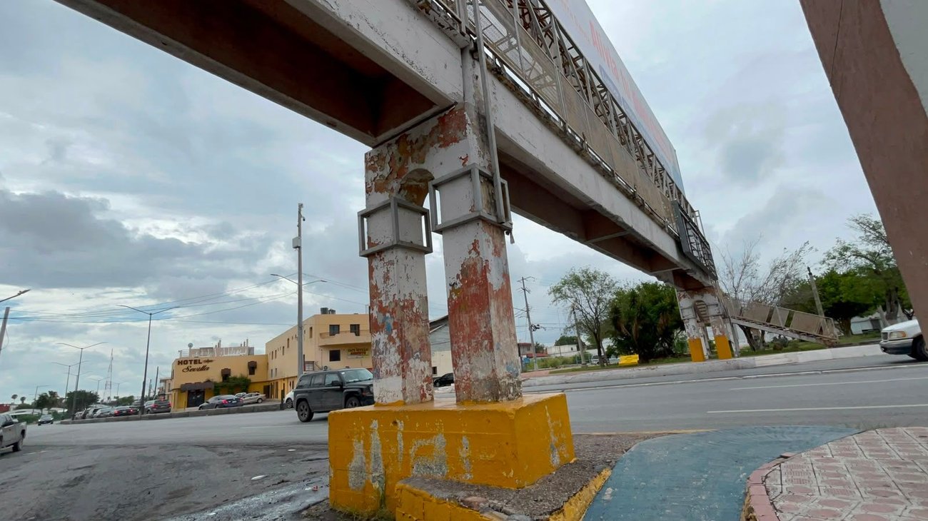Padres exigen reparar puente peatonal dañado en Reynosa