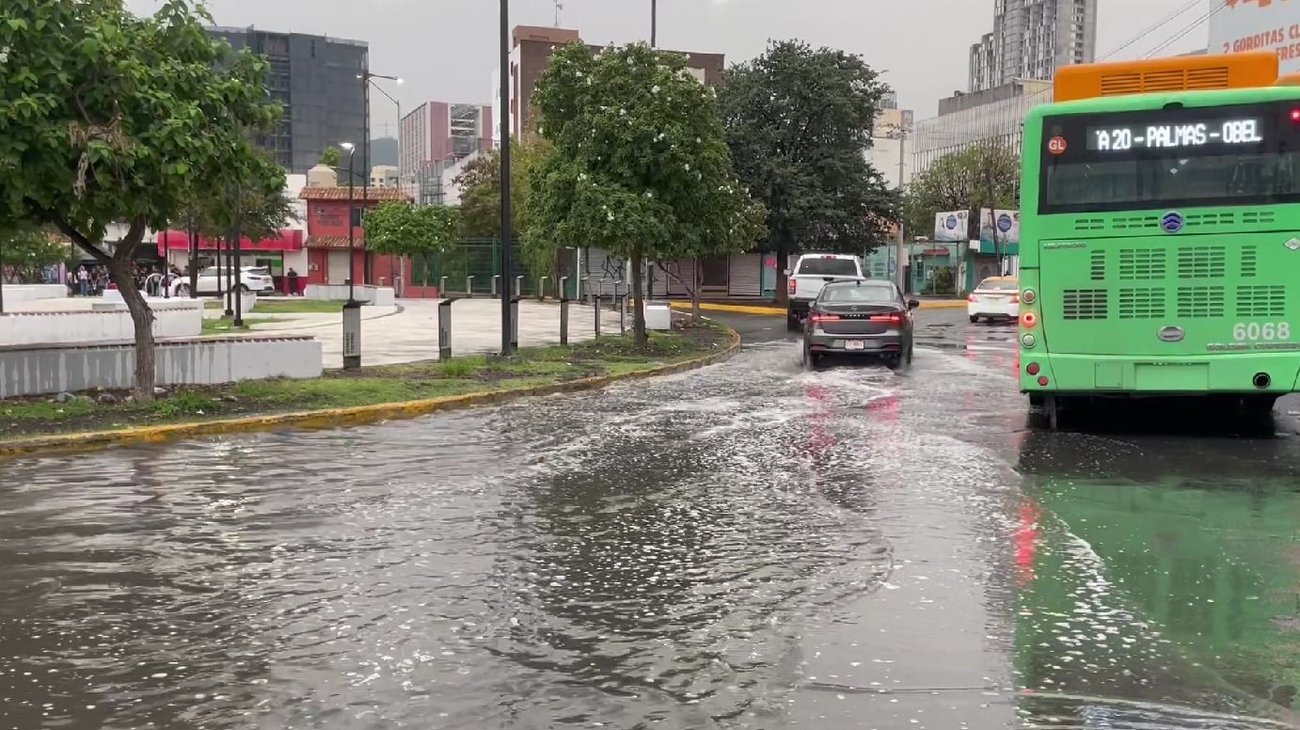 Lluvias dejan encharcamientos en el área metropolitana