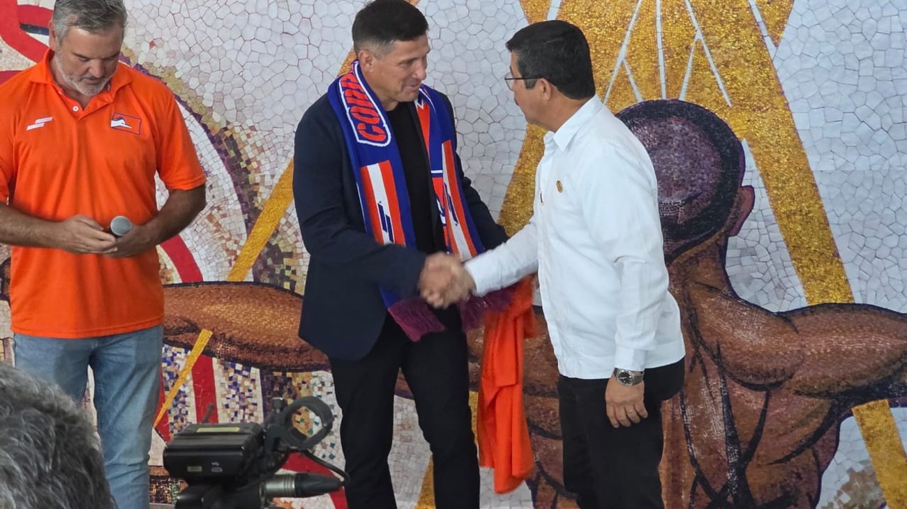 Gabriel Pereyra es presentado como nuevo D.T de Correcaminos