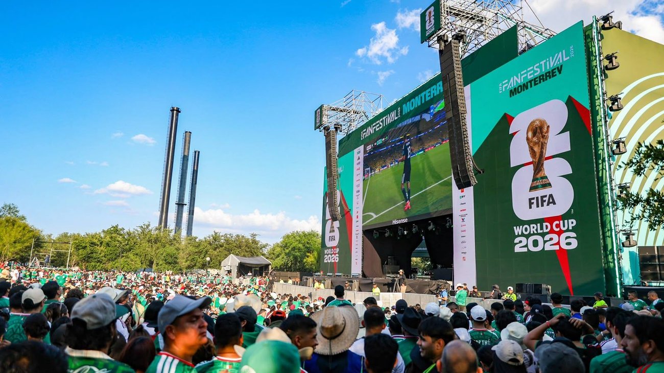 Acuden miles al FIFA Fan Fest de Monterrey para ver a México